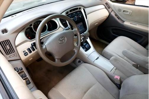 2004 Toyota Highlander Base