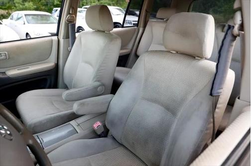 2004 Toyota Highlander Base
