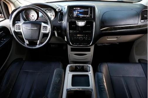 2016 Chrysler Town & Country Touring