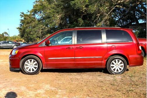 2016 Chrysler Town & Country Touring