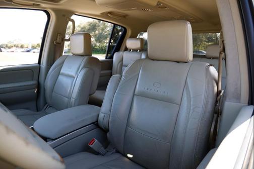 2004 INFINITI QX56 Base