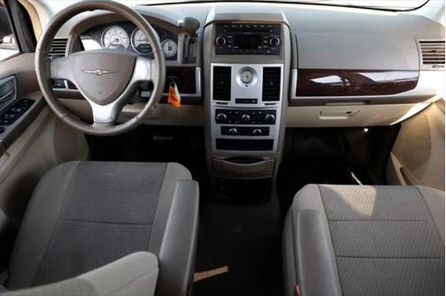 2010 Chrysler Town & Country Touring