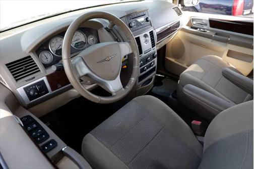 2010 Chrysler Town & Country Touring