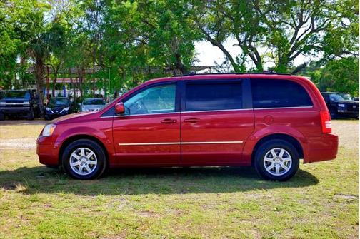 2010 Chrysler Town & Country Touring