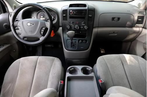 2008 Kia Sedona LX