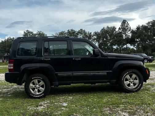 Black Forest Green Pearlcoat 2012 Jeep Liberty Sport