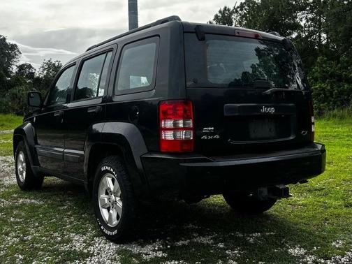 Black Forest Green Pearlcoat 2012 Jeep Liberty Sport