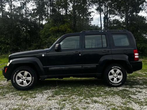 Black Forest Green Pearlcoat 2012 Jeep Liberty Sport