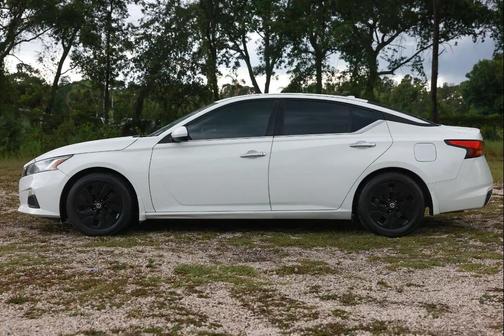 Glacier White 2019 Nissan Altima 2.5 S