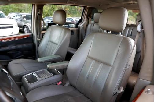 2012 Chrysler Town & Country Touring