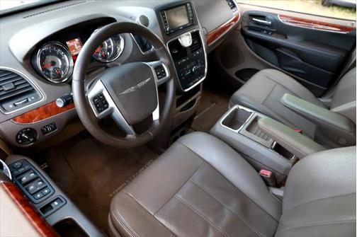 2012 Chrysler Town & Country Touring
