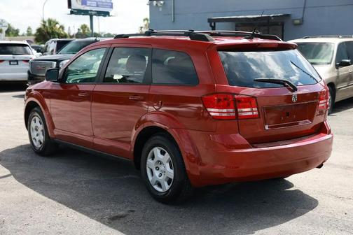 Inferno Red Crystal Pearlcoat 2010 Dodge Journey SE