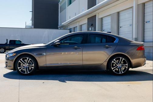 2017 Jaguar XE 35t Premium