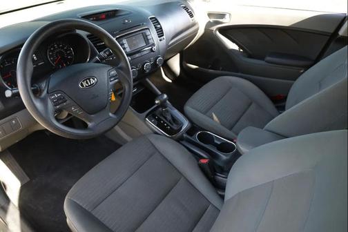 Snow White Pearl 2017 Kia Forte LX