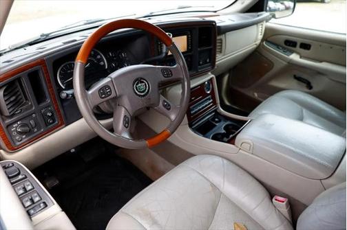 2004 Cadillac Escalade Base