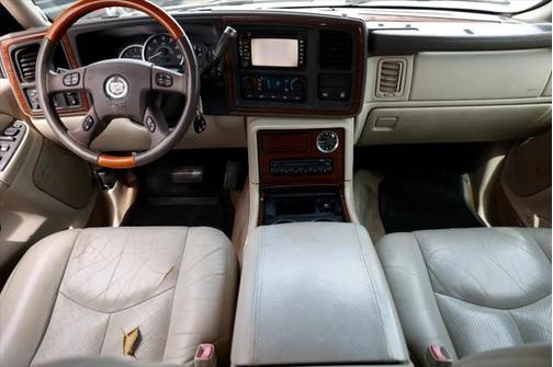 2004 Cadillac Escalade Base