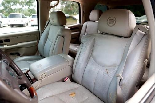 2004 Cadillac Escalade Base