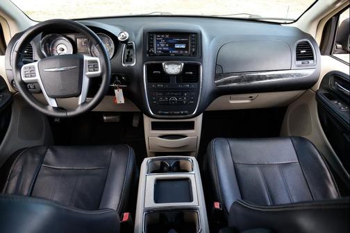 2014 Chrysler Town & Country Touring