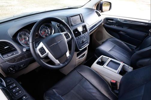 2014 Chrysler Town & Country Touring