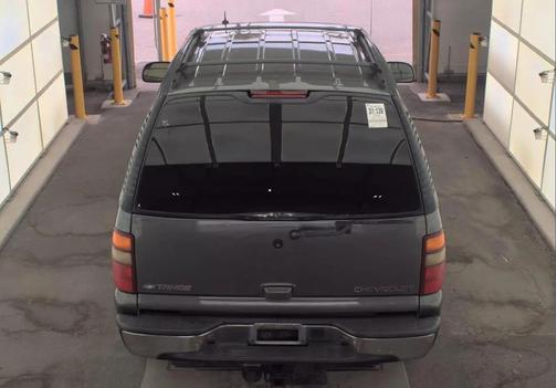 GRAY 2002 Chevrolet Tahoe LT