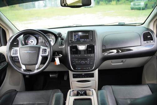 2013 Chrysler Town & Country Touring-L