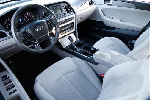 2017 Hyundai SONATA SE