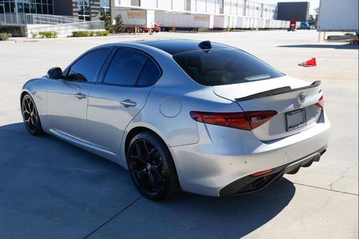 2019 Alfa Romeo Giulia Sport