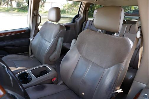2012 Chrysler Town & Country Limited
