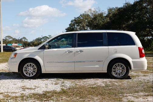2012 Chrysler Town & Country Limited