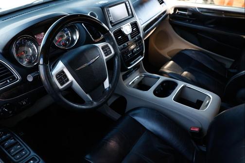 2015 Chrysler Town & Country Limited Platinum