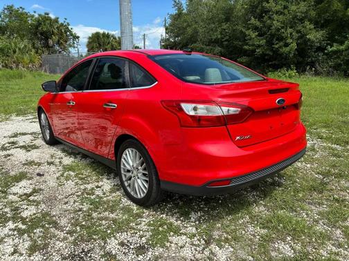 RED 2012 Ford Focus SEL