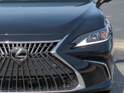 2024 Lexus ES 300h Luxury