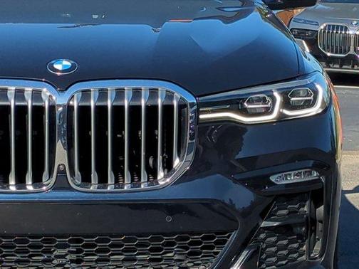 Carbon Black Metallic 2022 BMW X7 xDrive40i