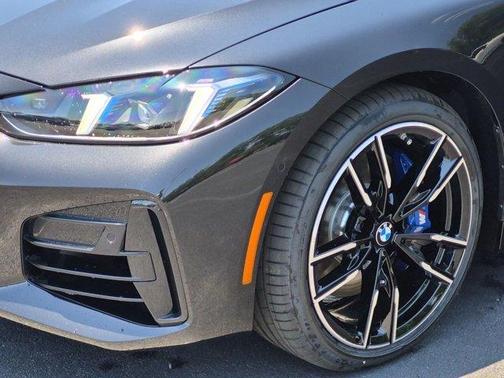 Black Sapphire Metallic 2027 BMW M440 i