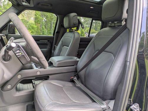 2023 Land Rover Defender 110 V8