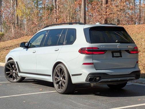 2023 BMW X7 M60i