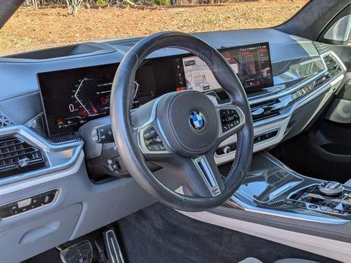 2023 BMW X7 M60i