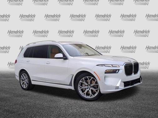 Mineral White Metallic 2023 BMW X7 xDrive40i