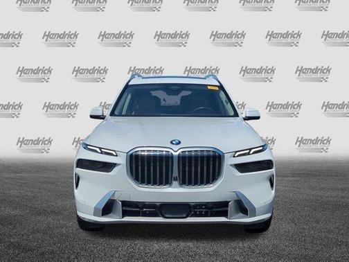 Mineral White Metallic 2023 BMW X7 xDrive40i