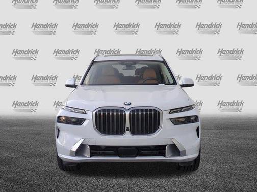 Mineral White Metallic 2023 BMW X7 xDrive40i