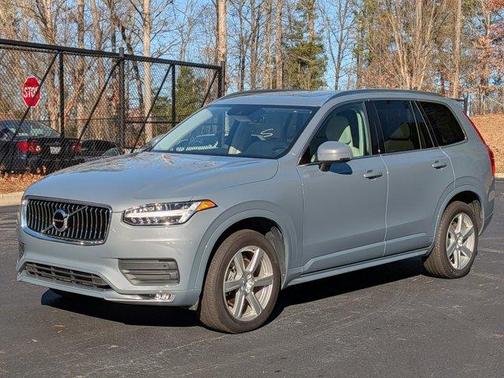 2022 Volvo XC90 T5 Momentum 7 Passenger