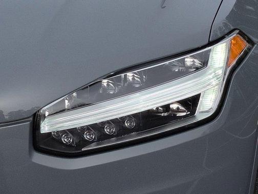 2022 Volvo XC90 T5 Momentum 7 Passenger