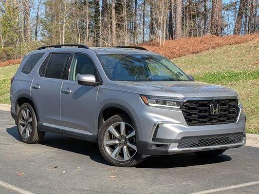 Lunar Silver Metallic 2024 Honda Pilot Elite