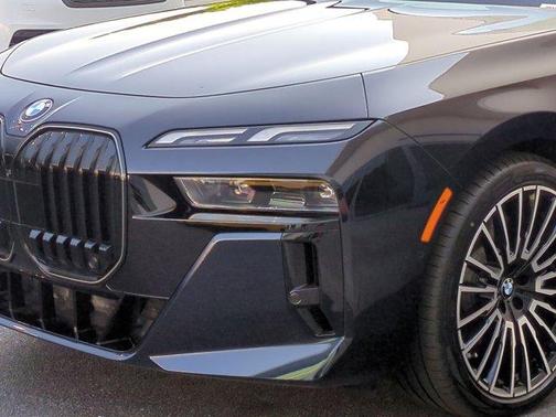 2025 BMW 760 760i xDrive