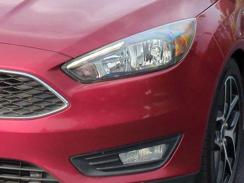 Ruby Red Metallic Tinted Clearcoat 2017 Ford Focus SEL