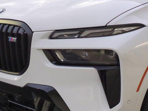 2023 BMW X7 M60i