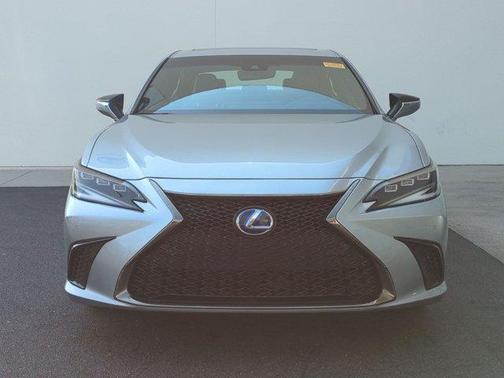 Iridium 2022 Lexus ES 300h F SPORT