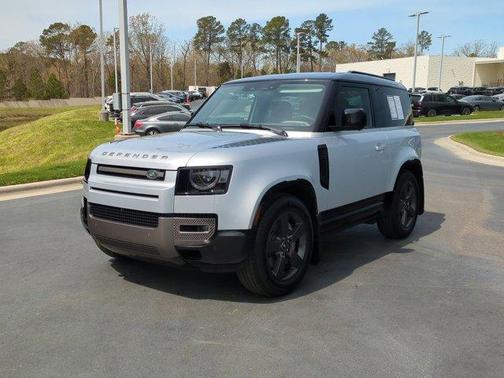 2024 Land Rover Defender P400 X-Dynamic SE