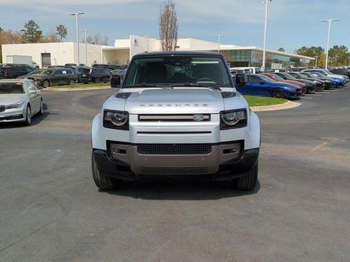 2024 Land Rover Defender P400 X-Dynamic SE