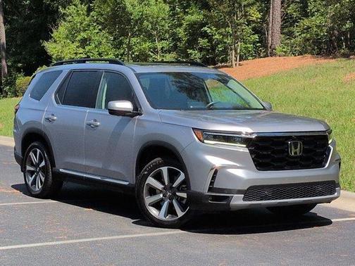 Lunar Silver Metallic 2024 Honda Pilot Elite